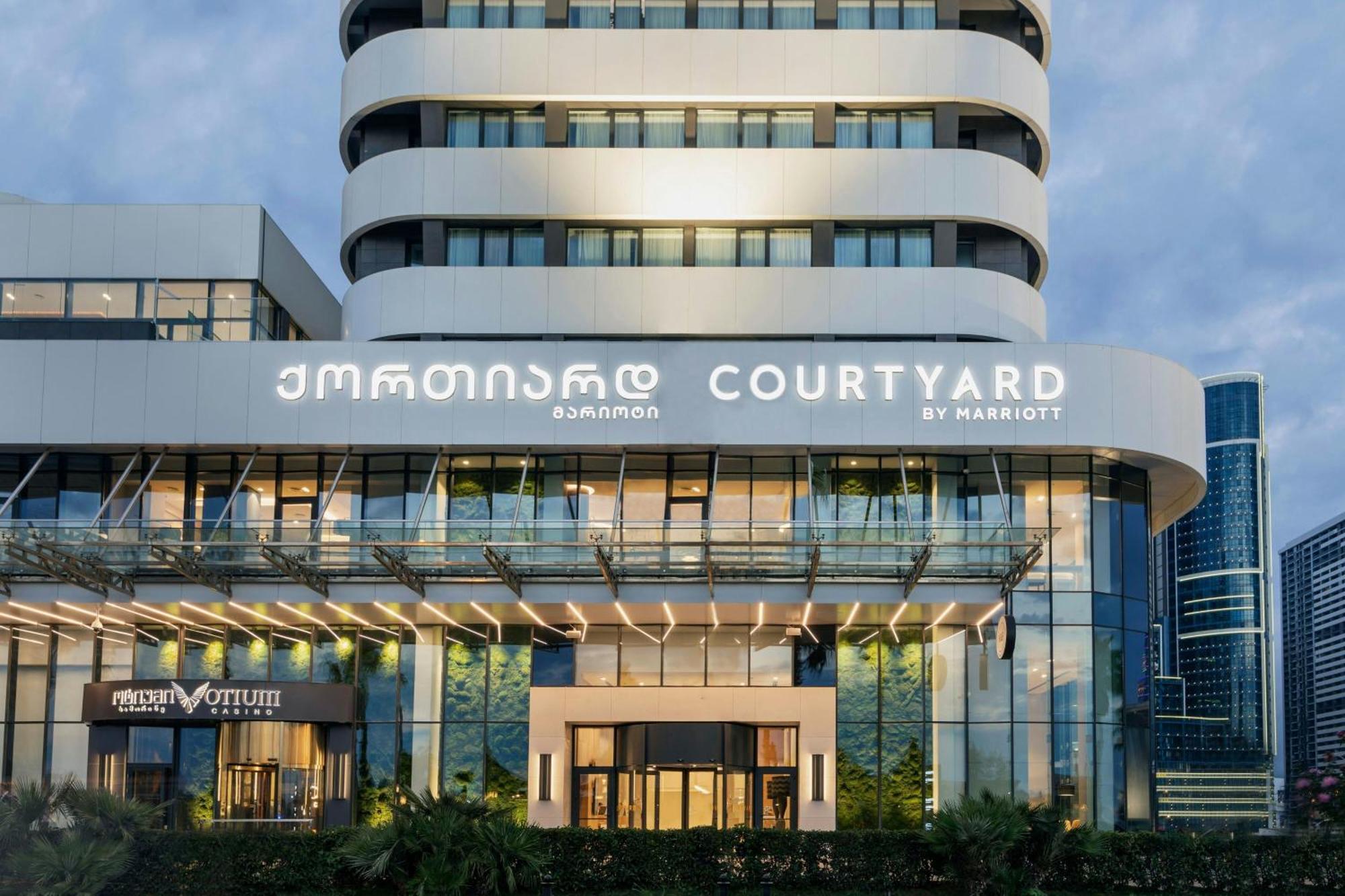 Готель Courtyard By Marriott Батумі Екстер'єр фото